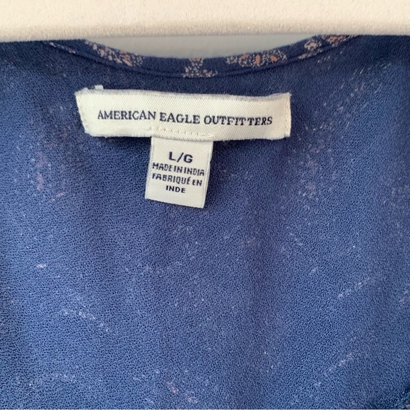American Eagle Outfitters blue faux wrap blouse w paisley floral print. Size‎ L - Picture 3 of 11